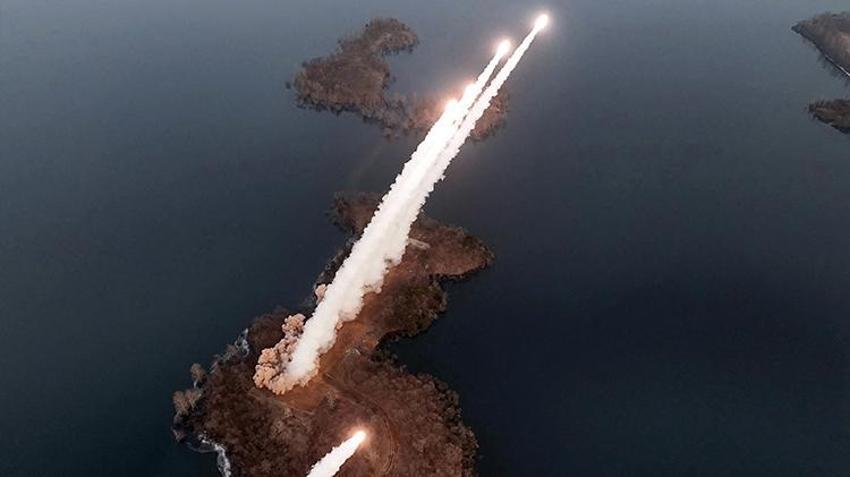 Kuzey Kore lideri Kim Jong-Un emri verdi! Balistik füzeler peş peşe ateşlendi