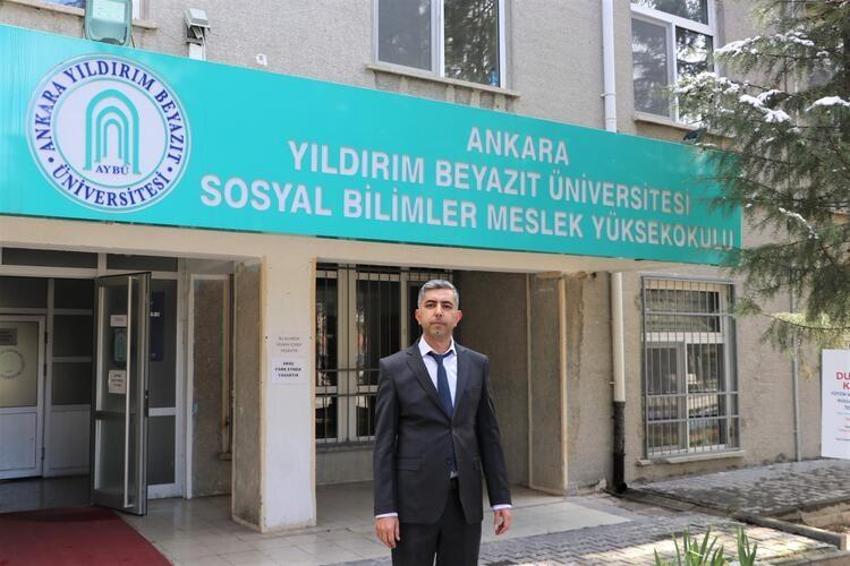 Film gibi hikaye! Yıllarca şoförlük yaptı şimdi akademisyen oldu