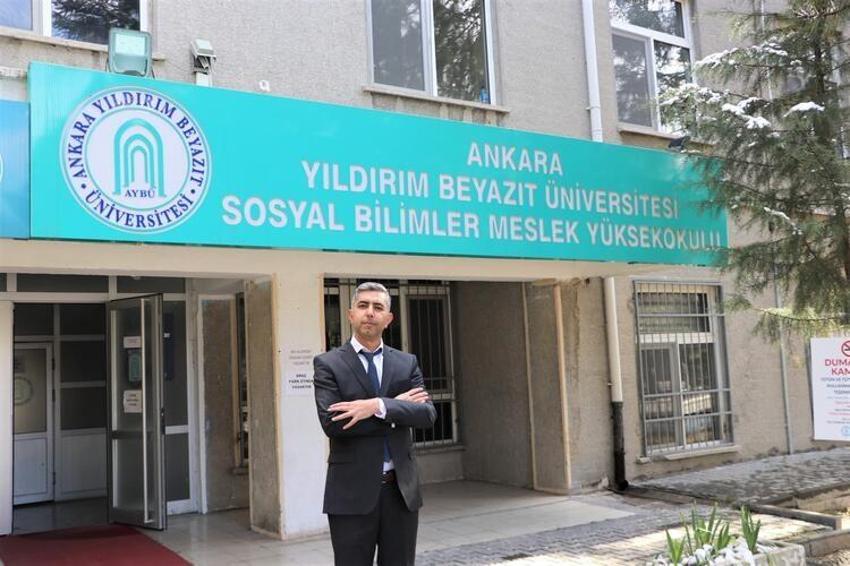 Film gibi hikaye! Yıllarca şoförlük yaptı şimdi akademisyen oldu