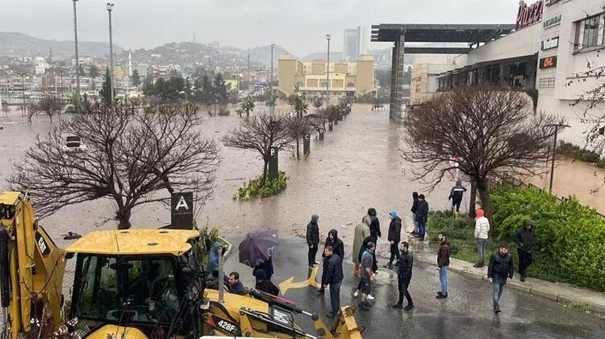 Şanlıurfa ve Adıyaman'ı sel vurdu! Acı haber geldi, bölge için kritik uyarı, okullar tatil edildi