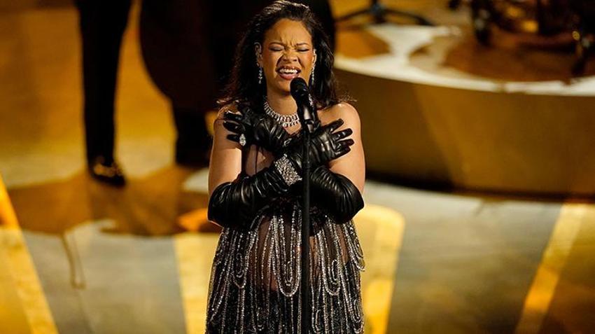 Rihanna'nın taktığı aksesuarların değeri dudak uçuklattı!