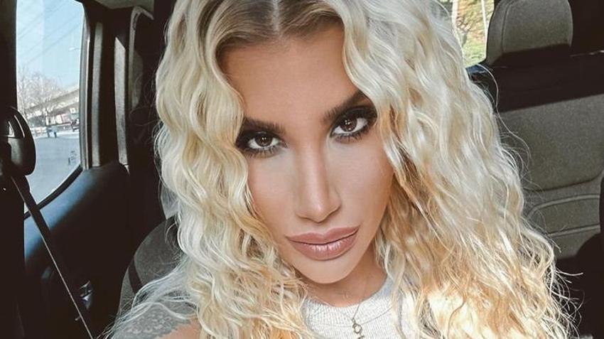 İrem Derici'den dekolteli pozlar! 'Aşk yaradı'