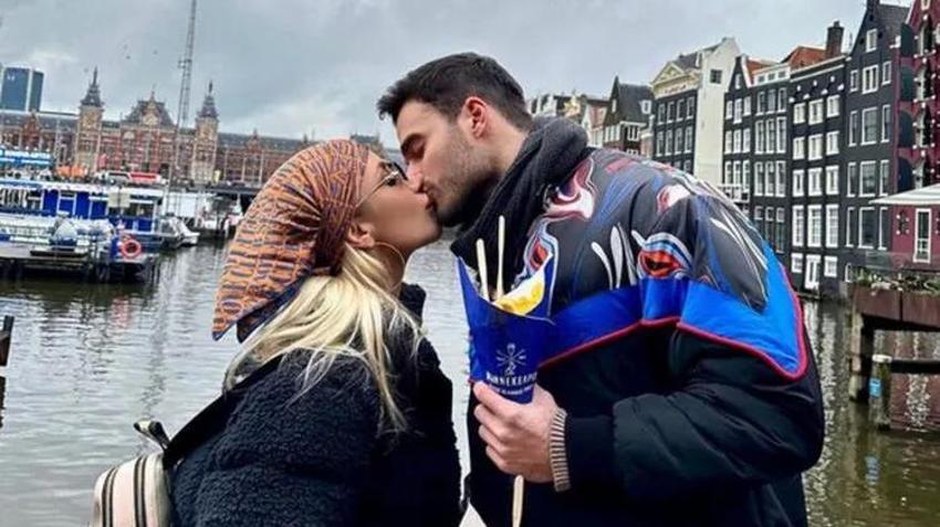 İrem Derici'den dekolteli pozlar! 'Aşk yaradı'