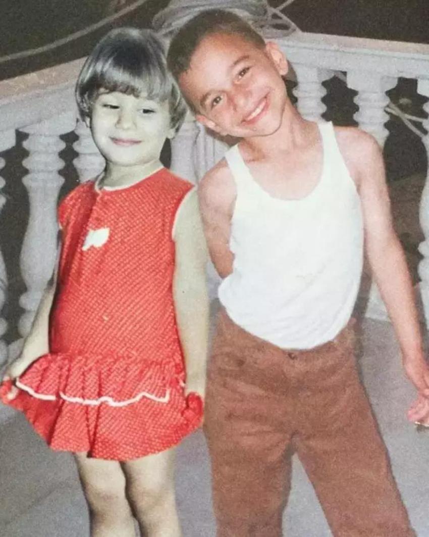 İrem Derici'den dekolteli pozlar! 'Aşk yaradı'