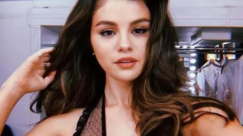 Selena Gomez makyajsız poz!
