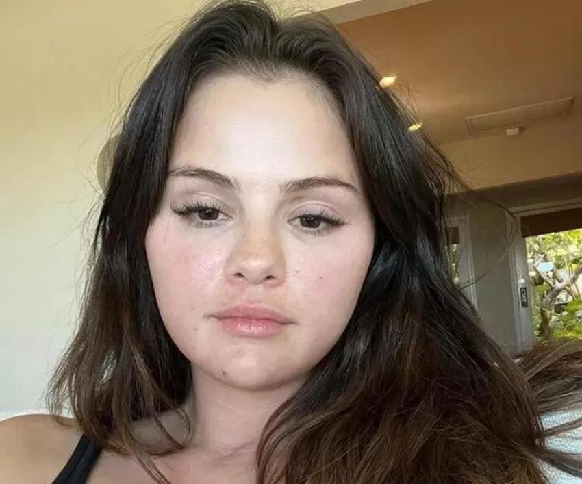 Selena Gomez makyajsız poz!
