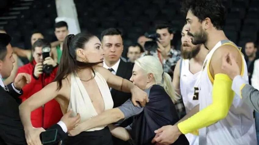 Burcu Özberk'in papağanı kaçtı! Bulana para ödülü verecek