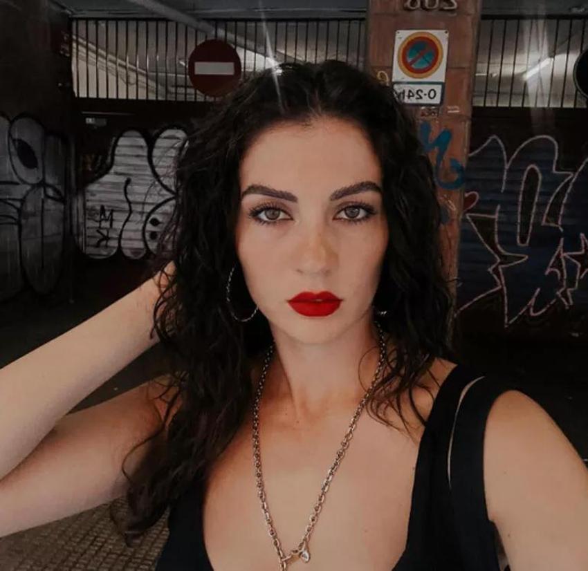 Burcu Özberk'in papağanı kaçtı! Bulana para ödülü verecek