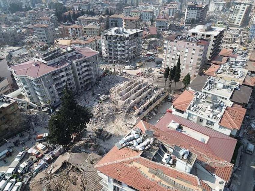 Deprem bölgesinde yıkılan binalarda dere kumu kullanılmış! 3 hata tespit edildi: 'Akılalmaz yanlışlar'