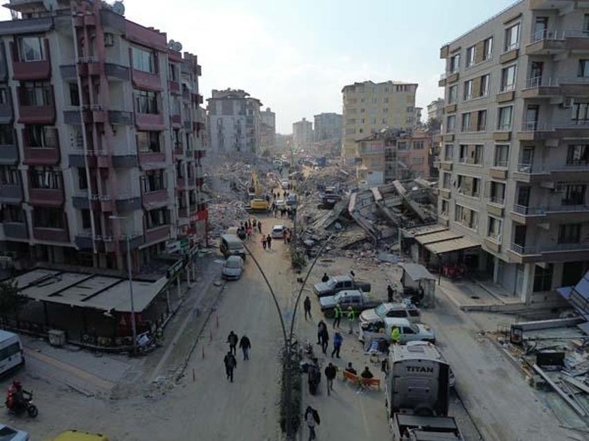 Deprem bölgesinde yıkılan binalarda dere kumu kullanılmış! 3 hata tespit edildi: 'Akılalmaz yanlışlar'