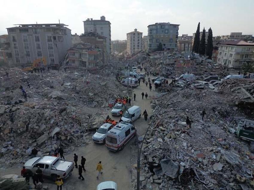 Deprem bölgesinde yıkılan binalarda dere kumu kullanılmış! 3 hata tespit edildi: 'Akılalmaz yanlışlar'