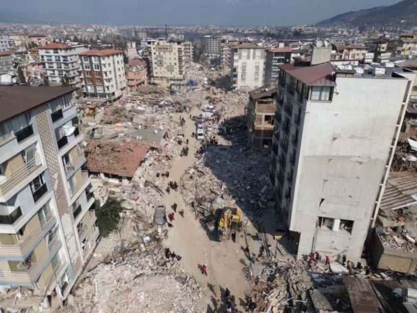 Deprem bölgesinde yıkılan binalarda dere kumu kullanılmış! 3 hata tespit edildi: 'Akılalmaz yanlışlar'