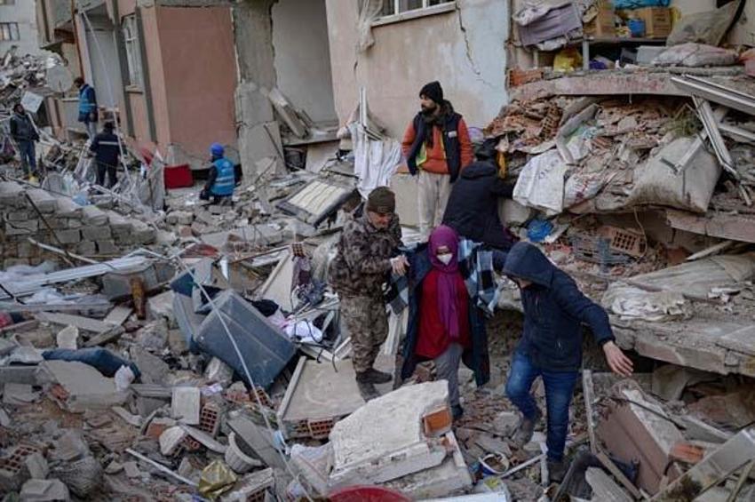 Deprem bölgesinde yıkılan binalarda dere kumu kullanılmış! 3 hata tespit edildi: 'Akılalmaz yanlışlar'