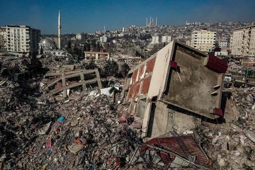 Deprem bölgesinde yıkılan binalarda dere kumu kullanılmış! 3 hata tespit edildi: 'Akılalmaz yanlışlar'