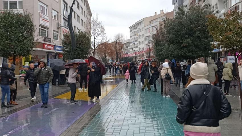Bolu'da 4.8 büyüklüğünde deprem! İstanbul, Ankara ve Düzce'de de hissedildi