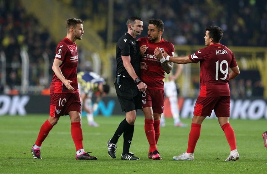 Sevilla maçının ardından 3 futbolcunun ismini açıkladı: Bu seviyenin adamları değiller