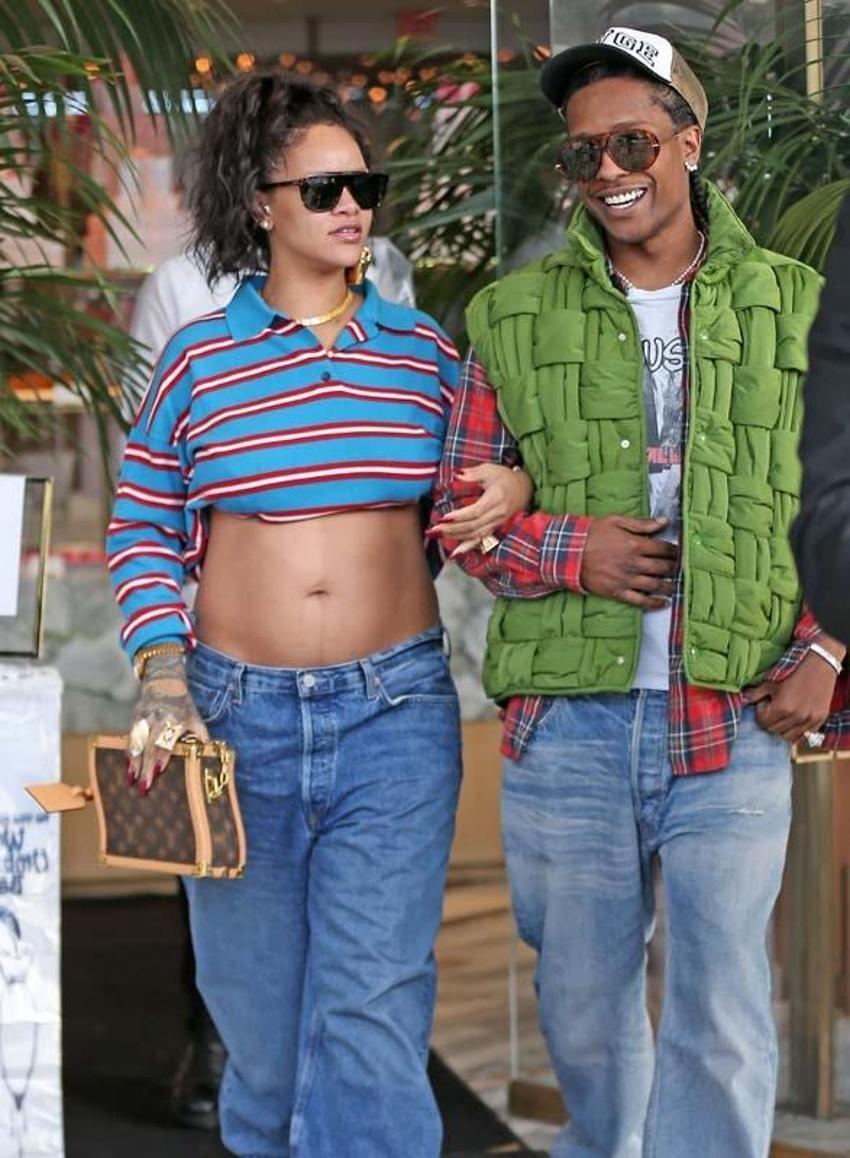Rihanna belirginleşen karnıyla görüntülendi! Sevgilisinin kolunu bir an olsun bırakmadı