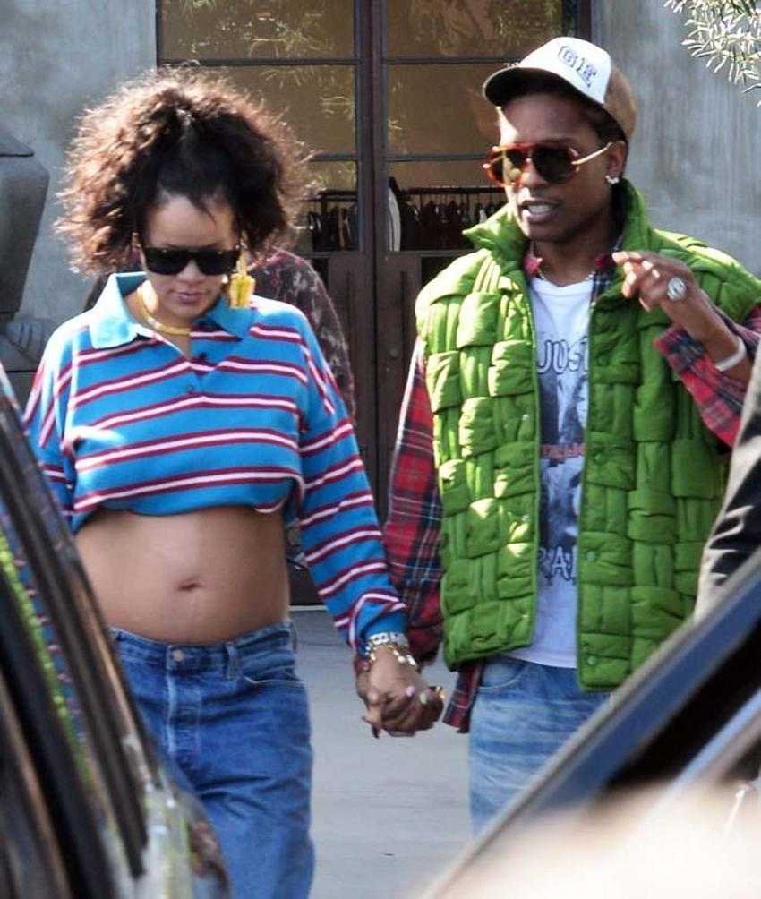 Rihanna belirginleşen karnıyla görüntülendi! Sevgilisinin kolunu bir an olsun bırakmadı