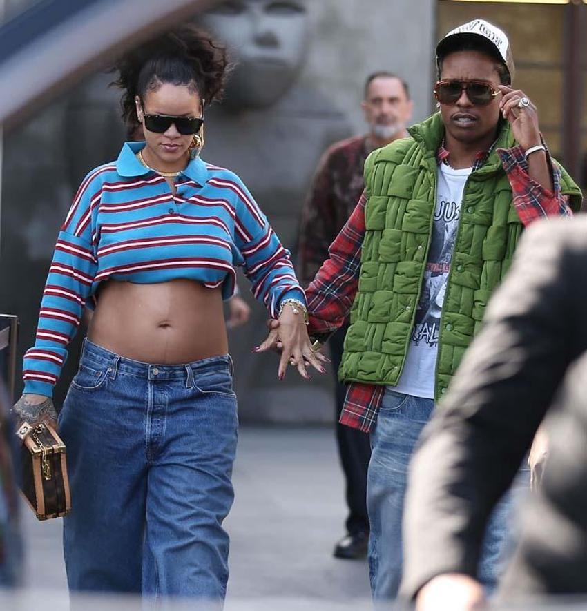 Rihanna belirginleşen karnıyla görüntülendi! Sevgilisinin kolunu bir an olsun bırakmadı