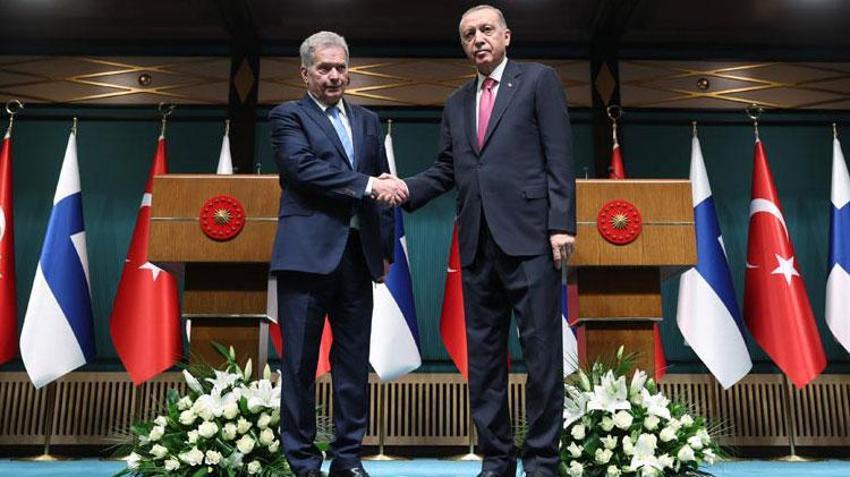Türkiye Finlandiya'nın NATO üyeliğine yeşil ışık yaktı İsveç çılgına döndü! Tarihi karar dünyada manşet oldu...