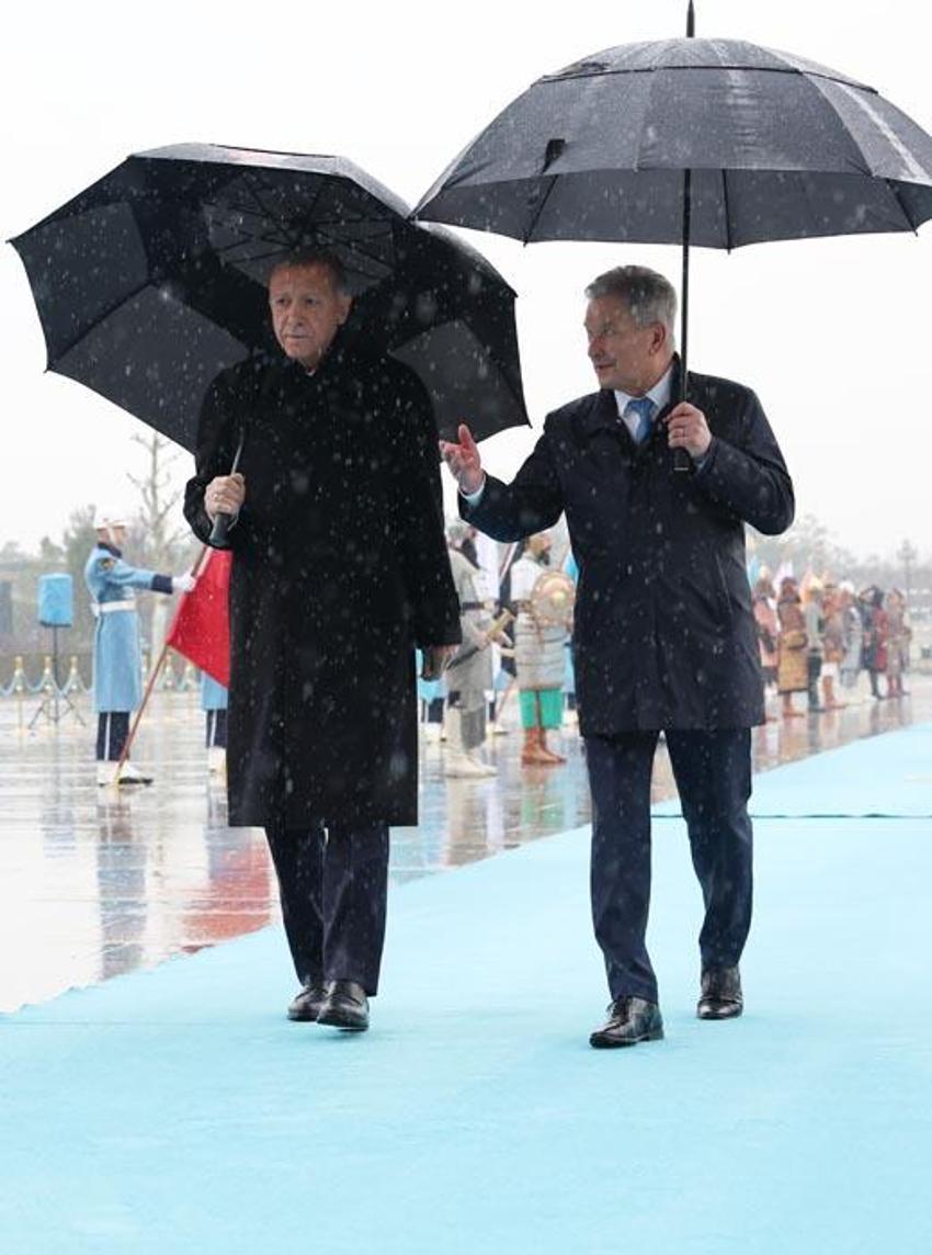 Türkiye Finlandiya'nın NATO üyeliğine yeşil ışık yaktı İsveç çılgına döndü! Tarihi karar dünyada manşet oldu...