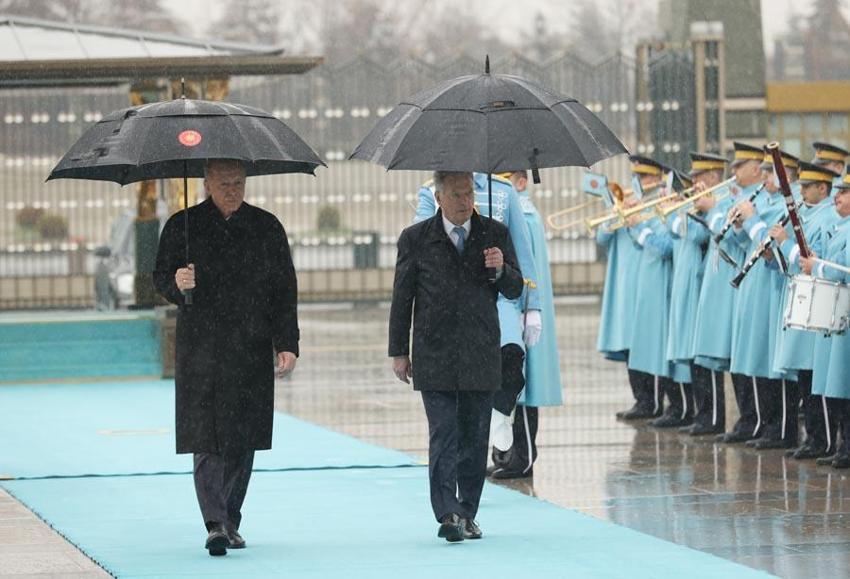 Türkiye Finlandiya'nın NATO üyeliğine yeşil ışık yaktı İsveç çılgına döndü! Tarihi karar dünyada manşet oldu...