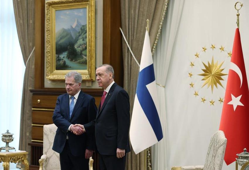 Türkiye Finlandiya'nın NATO üyeliğine yeşil ışık yaktı İsveç çılgına döndü! Tarihi karar dünyada manşet oldu...