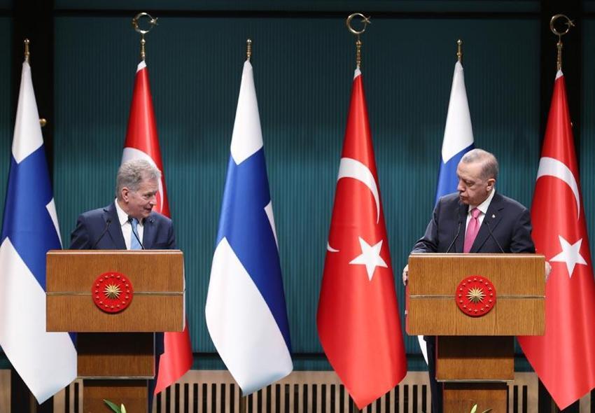 Türkiye Finlandiya'nın NATO üyeliğine yeşil ışık yaktı İsveç çılgına döndü! Tarihi karar dünyada manşet oldu...