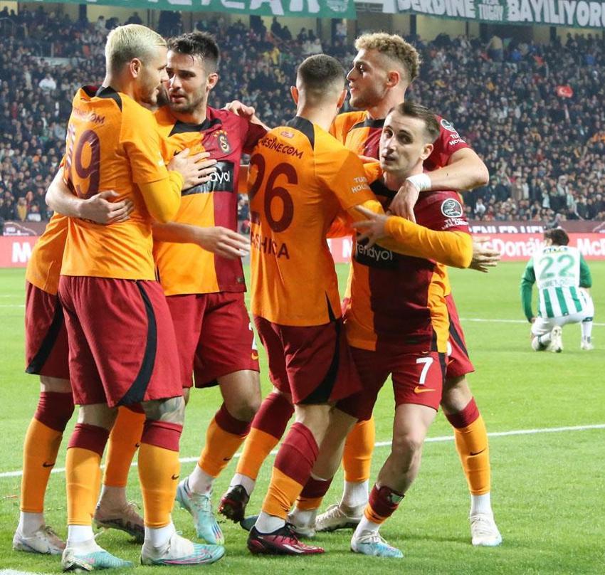 İlk 11'de başlıyor çıkar beni diyor sonradan oyuna giriyor top oynamıyor! Galatasaray'da kriz