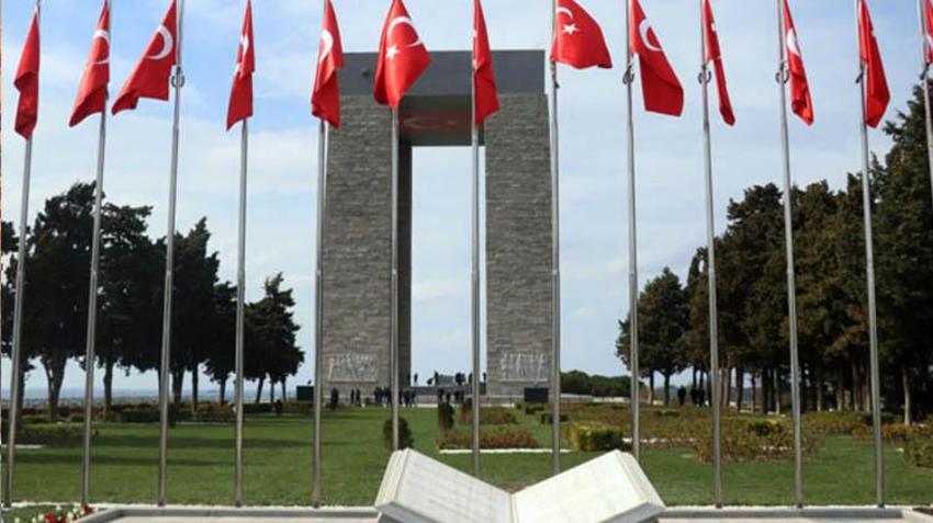 Dur yolcu şiiri kimin, hikayesi ne? Çanakkale Zaferi Dur Yolcu şiirinin sözleri nedir, yazarı Necmettin Halil Onan kimdir?