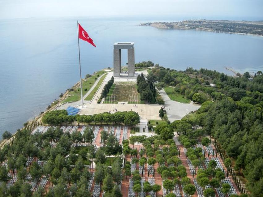 Çanakkale Geçilmez şiiri sözleri, yazarı, hikayesi! Çanakkale Geçilmez şiirini kim yazmıştır, Çanakkale Geçilmez şiirinin sözleri ne, niçin Çanakkale Geçilmez denilmiştir?