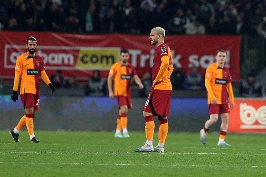 Galatasaray taraftarlarını ikiye bölen ayrılık!
