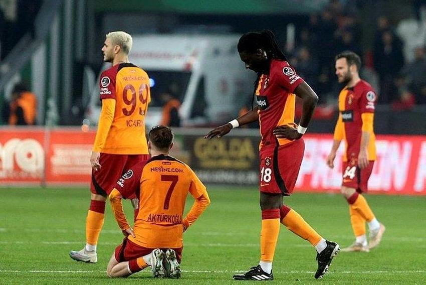 Galatasaray taraftarlarını ikiye bölen ayrılık!