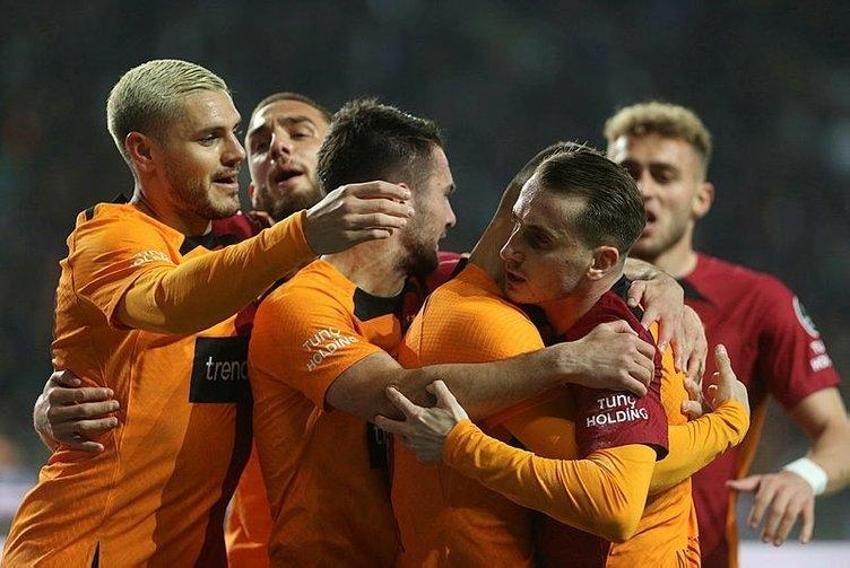 Galatasaray taraftarlarını ikiye bölen ayrılık!