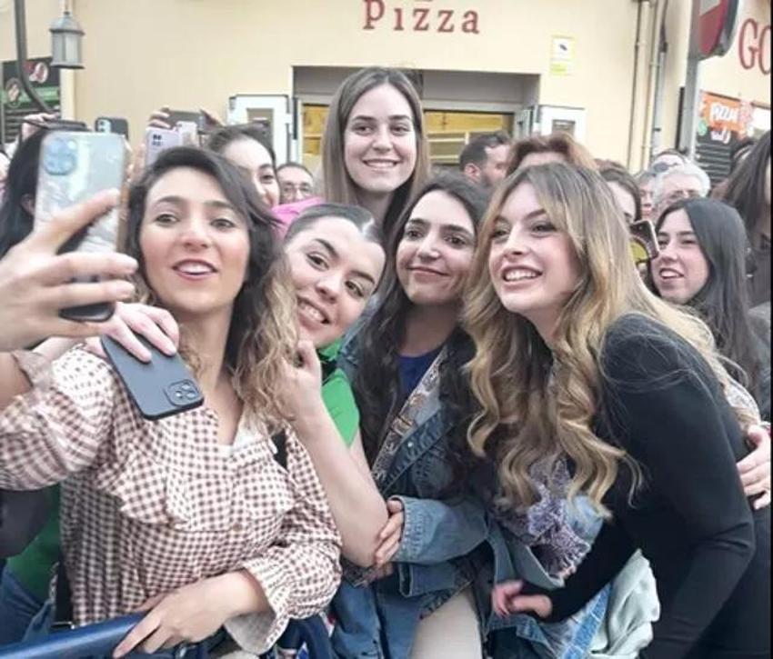Melis Sezen'in İspanyol hayranları peşini bırakmadı!