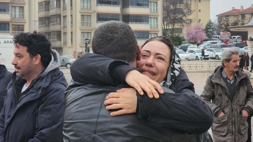 Ezgi Sertel’in baba acısı! Son yolculuğuna uğurladı