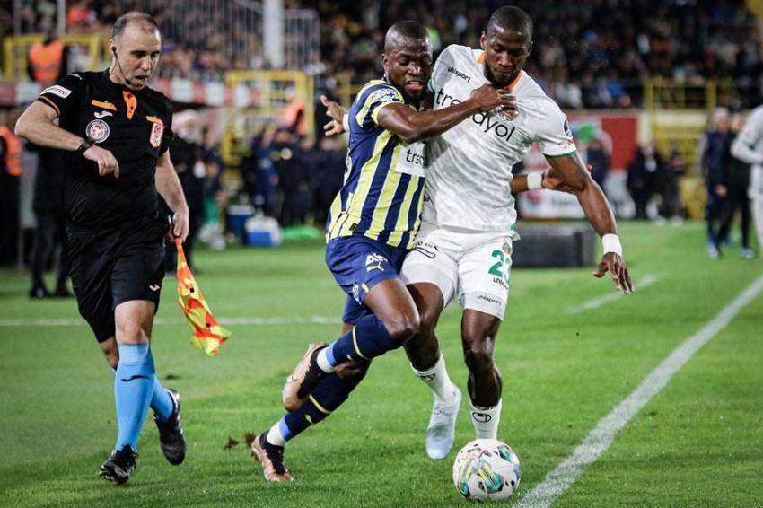 Alanya'da 4 gol 2 penaltı 1 kırmızı! Enner Valencia Alex de Souza'nın rekorunu kırdı