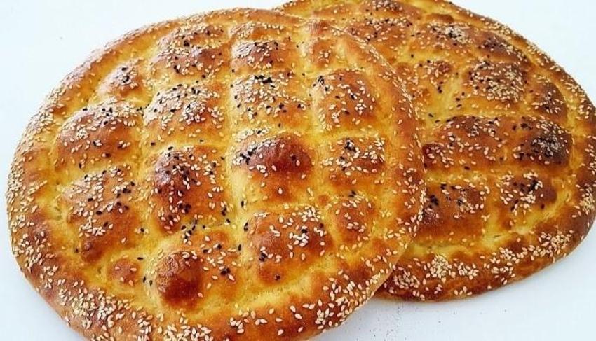 Pide kuyruğuna girmeyin! Evde Ramazan pidesi tarifi iftara 5 kala imdadınıza yetişiyor!