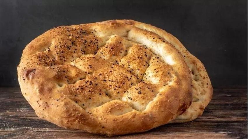 Pide kuyruğuna girmeyin! Evde Ramazan pidesi tarifi iftara 5 kala imdadınıza yetişiyor!