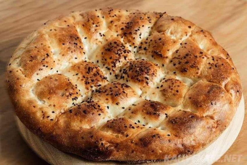 Pide kuyruğuna girmeyin! Evde Ramazan pidesi tarifi iftara 5 kala imdadınıza yetişiyor!