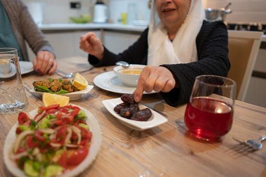Sahurdan hemen sonra yatmak reflü ataklarını tetikleyebilir