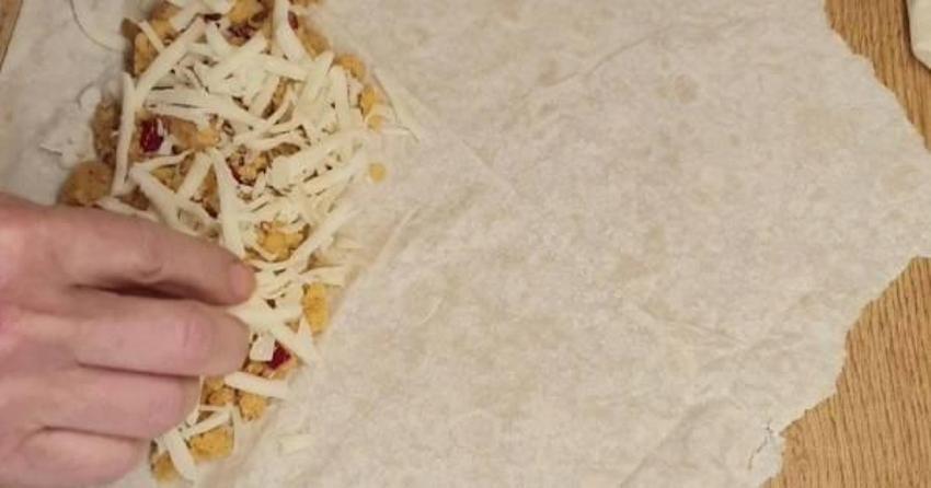 Sahurda tok tutan hamur işi tarifi: Fırın yok, zahmet yok! Bu börek tavada kolayca yapılır, çıtır çıtır olur