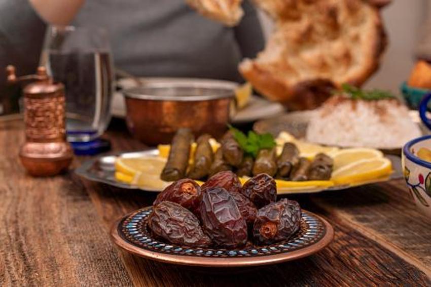 İftar sahur saatleri 2023! İl il Ramazanın ilk günü iftar saat kaçta, ramazanın ilk günü oruç kaçta açılacak, iftarda oruç ezan bitince mi açılır?