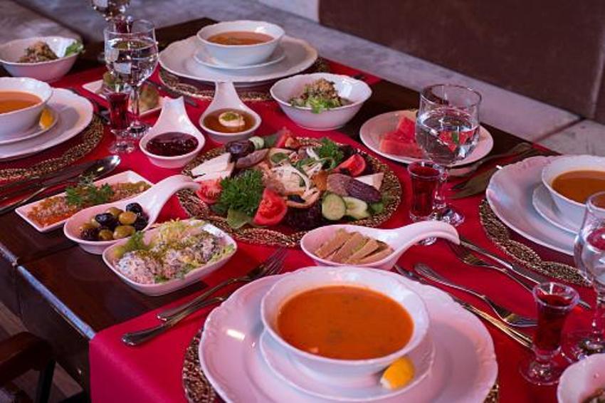 İftar sahur saatleri 2023! İl il Ramazanın ilk günü iftar saat kaçta, ramazanın ilk günü oruç kaçta açılacak, iftarda oruç ezan bitince mi açılır?