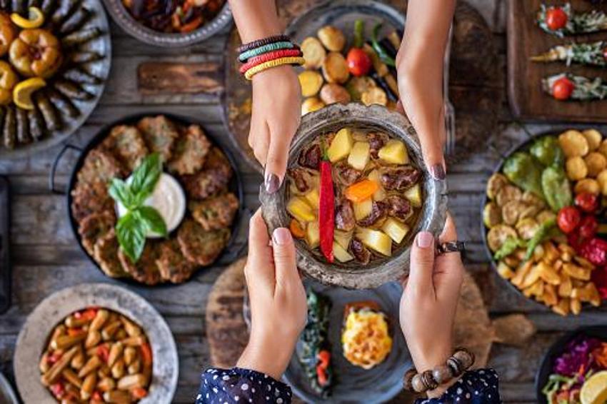 İftar sahur saatleri 2023! İl il Ramazanın ilk günü iftar saat kaçta, ramazanın ilk günü oruç kaçta açılacak, iftarda oruç ezan bitince mi açılır?
