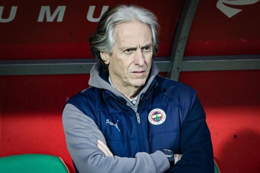 Şenol Güneş'e öyle bir sürpriz hazırladı ki...İşte Jorge Jesus'un derbide oynatacağı çift forvet
