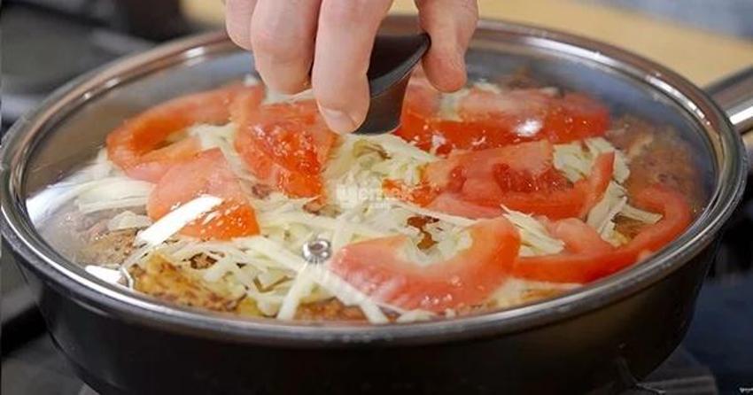 İftarda kalan pideler sahurda börek oluyor! Tava böreği tarifinde yufka yok, hamur yok!