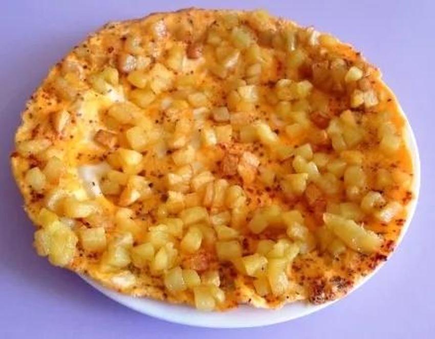 Patatesi tok tutuyor, yumurtası susatmıyor! Sahurda ne yapsam derdine son veriyor! Patatesli yumurta tarifi