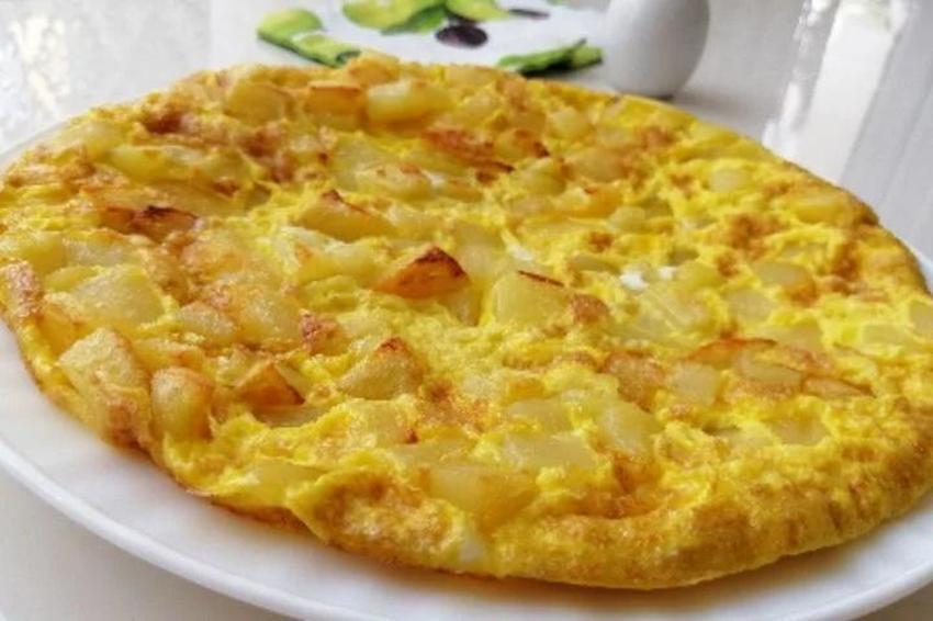 Patatesi tok tutuyor, yumurtası susatmıyor! Sahurda ne yapsam derdine son veriyor! Patatesli yumurta tarifi