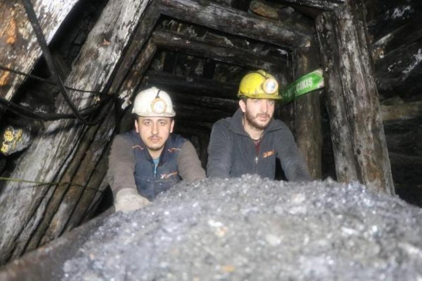 Madenciler yerin metrelerce altında ilk sahurunu yaptı